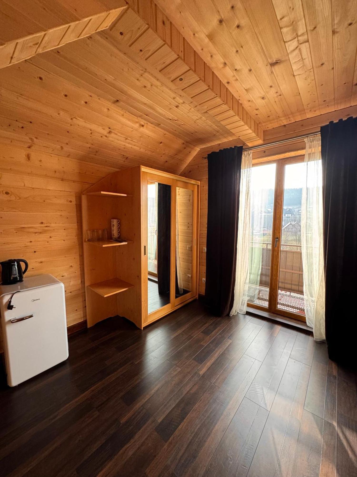 Опришок Hotell Poljanytsja Eksteriør bilde